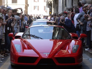 Ferrari Enzo en una calle italiana - Foto: www.motorfan.es/